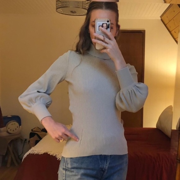 Reformation women’s jumper puffer long sleeve - Picture 2 of 3